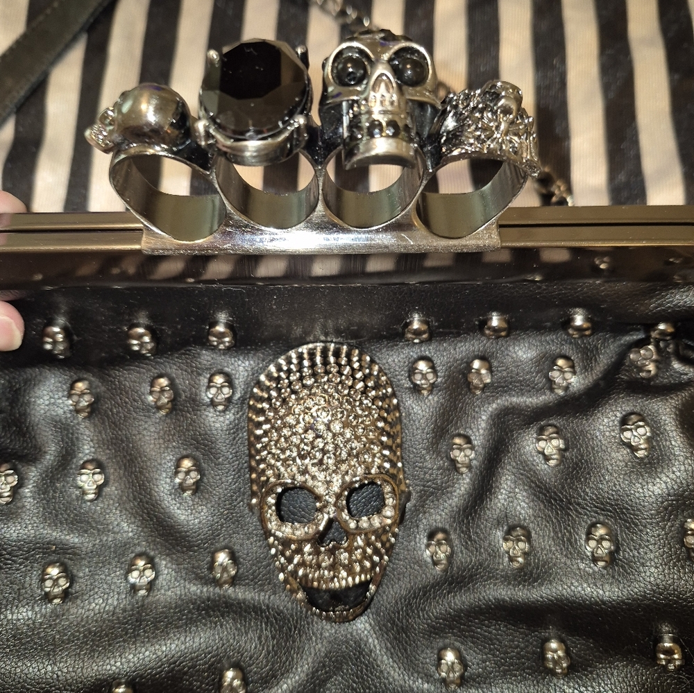 Studded skull four ring purse